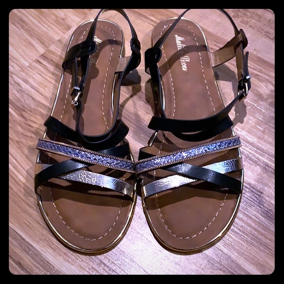 Sandal Flats - Picture 1 of 6